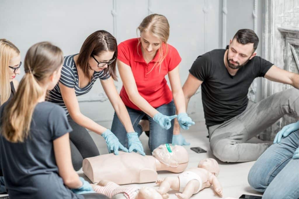 How First Aid Education Helps Reduce Panic During Critical Situations